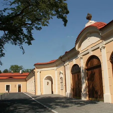 立布利萨酒店 酒店 Byšice