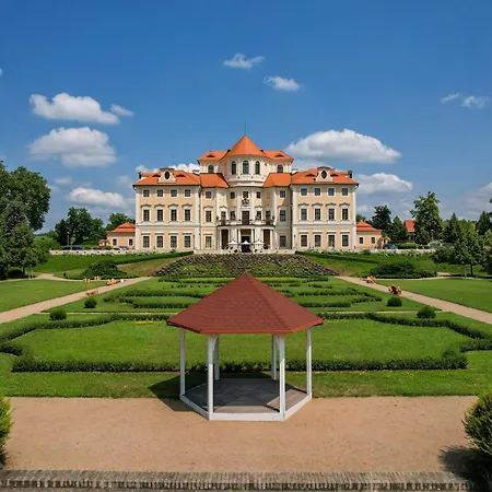 Chateau Liblice فندق 4*