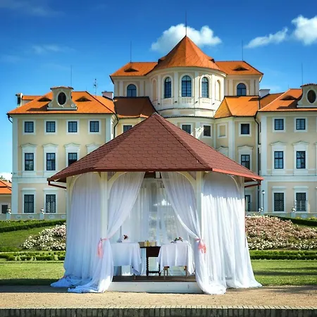立布利萨酒店 4* Byšice
